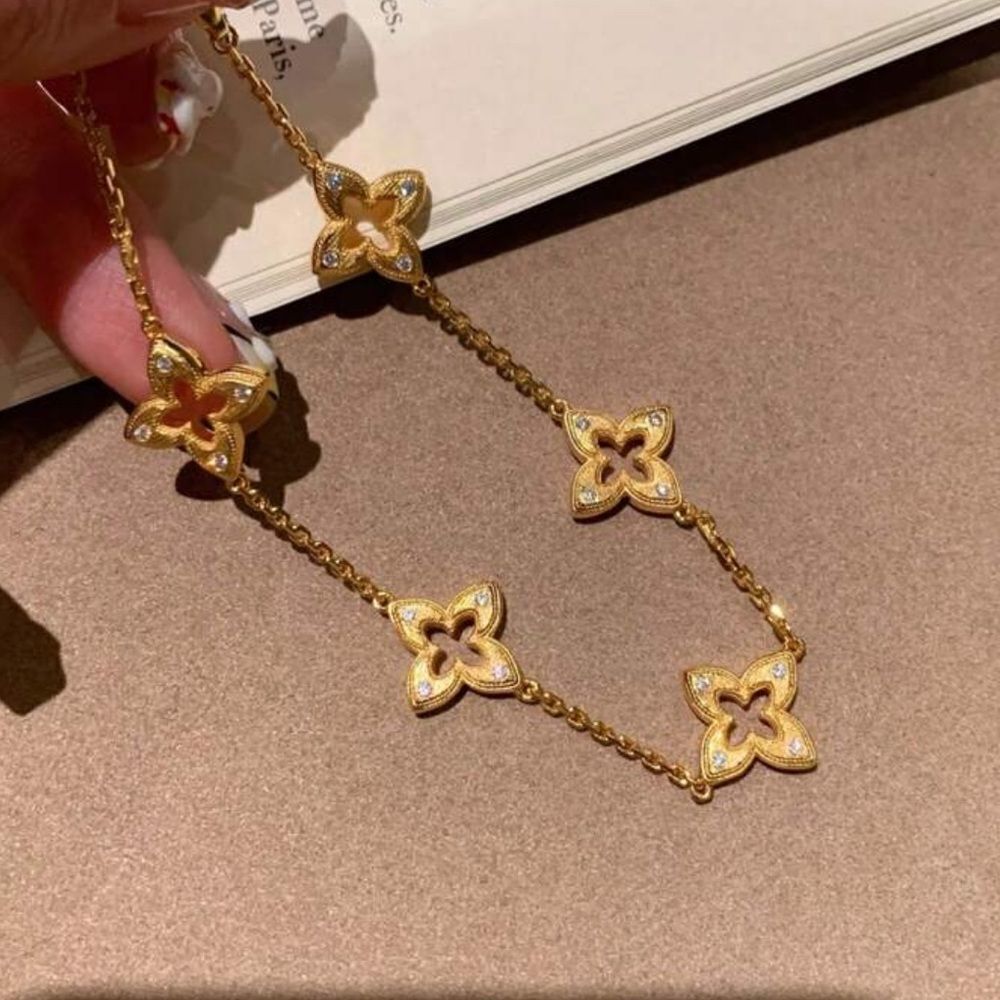 Elegant Gold Star Bracelet A1539